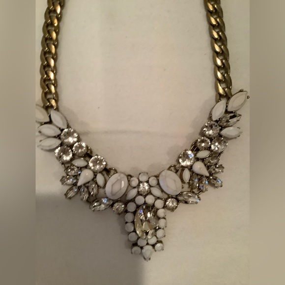 Rhinestone and white statement necklace w chunky gold chain - Picture 1 of 3